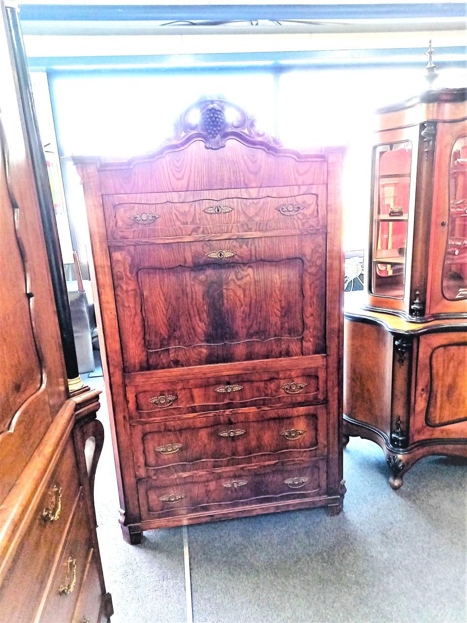 Wegens aanschaf nieuwe vloer ruimte nodig Zeeuws antiek kabinet ea