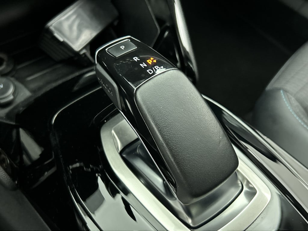 Peugeot E-2008 ev blue lease allure 50 kwh | rijklaar |