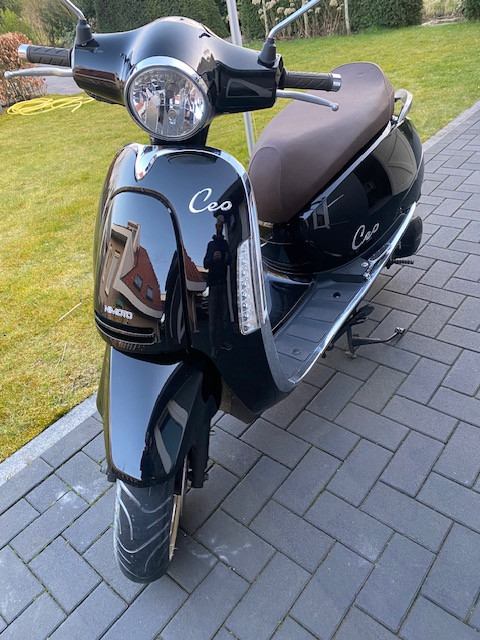 Motor scooter