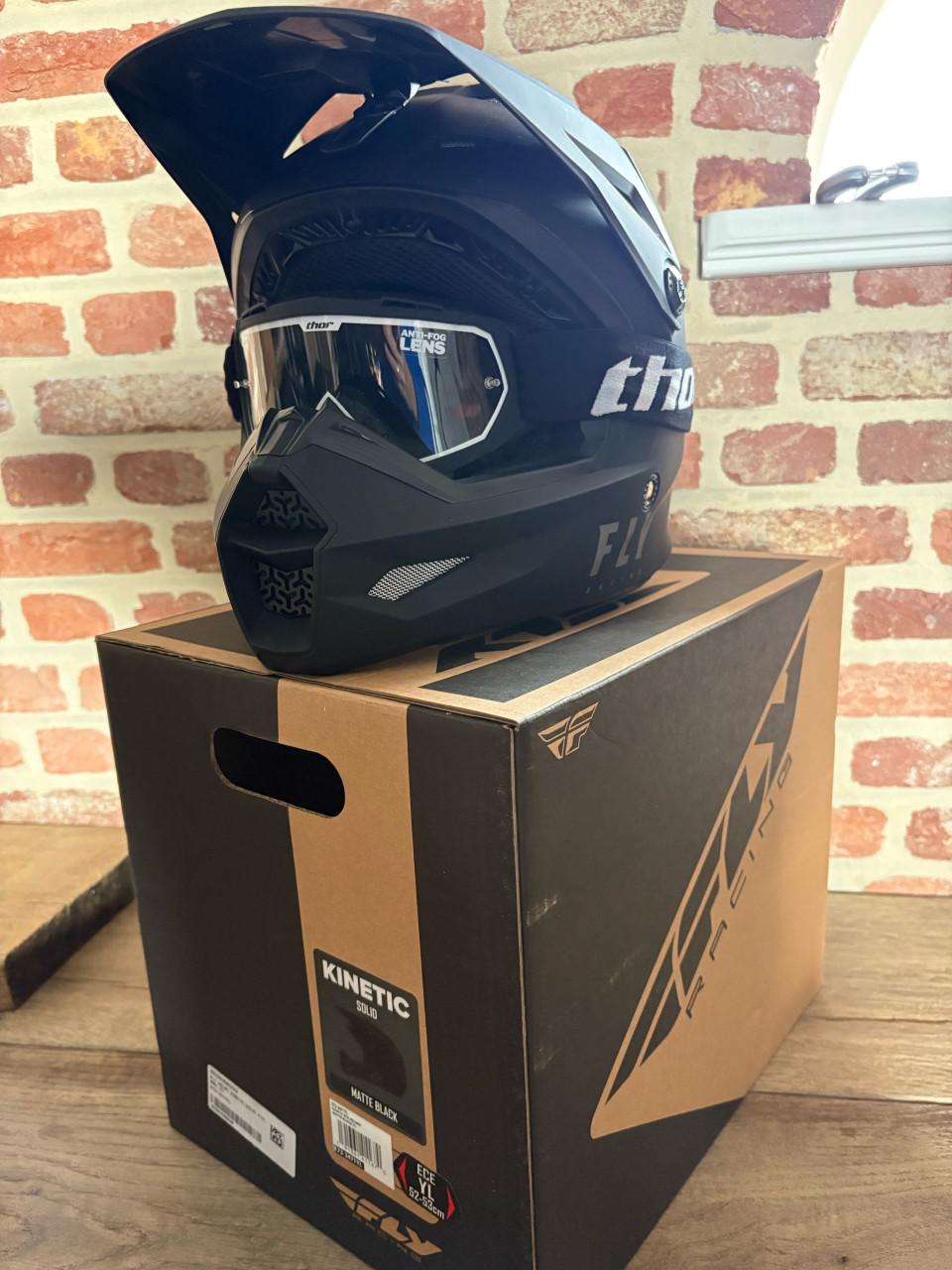 Nieuw: Fly racing kinderhelm met bril maat 52-53