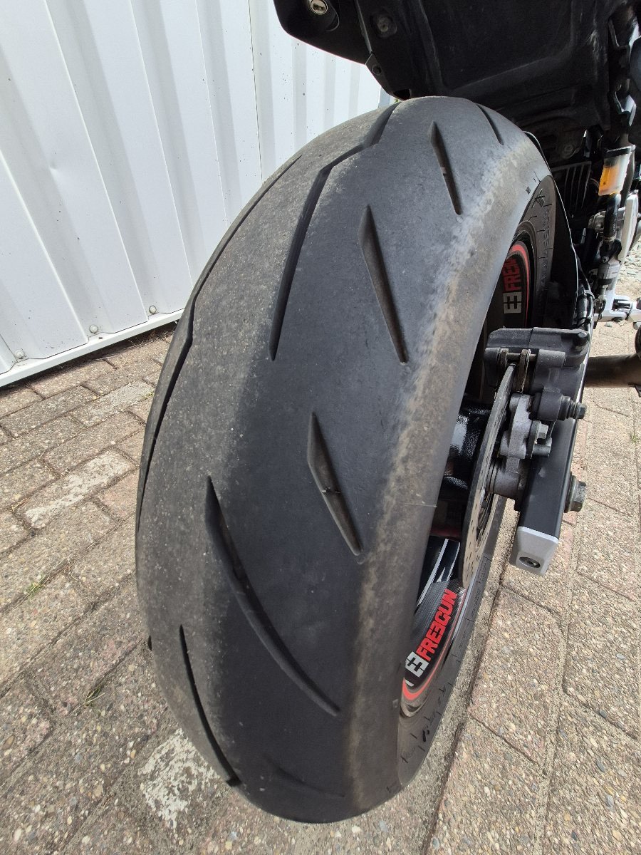 Suzuki GSR750 Freegun edition uit 2014