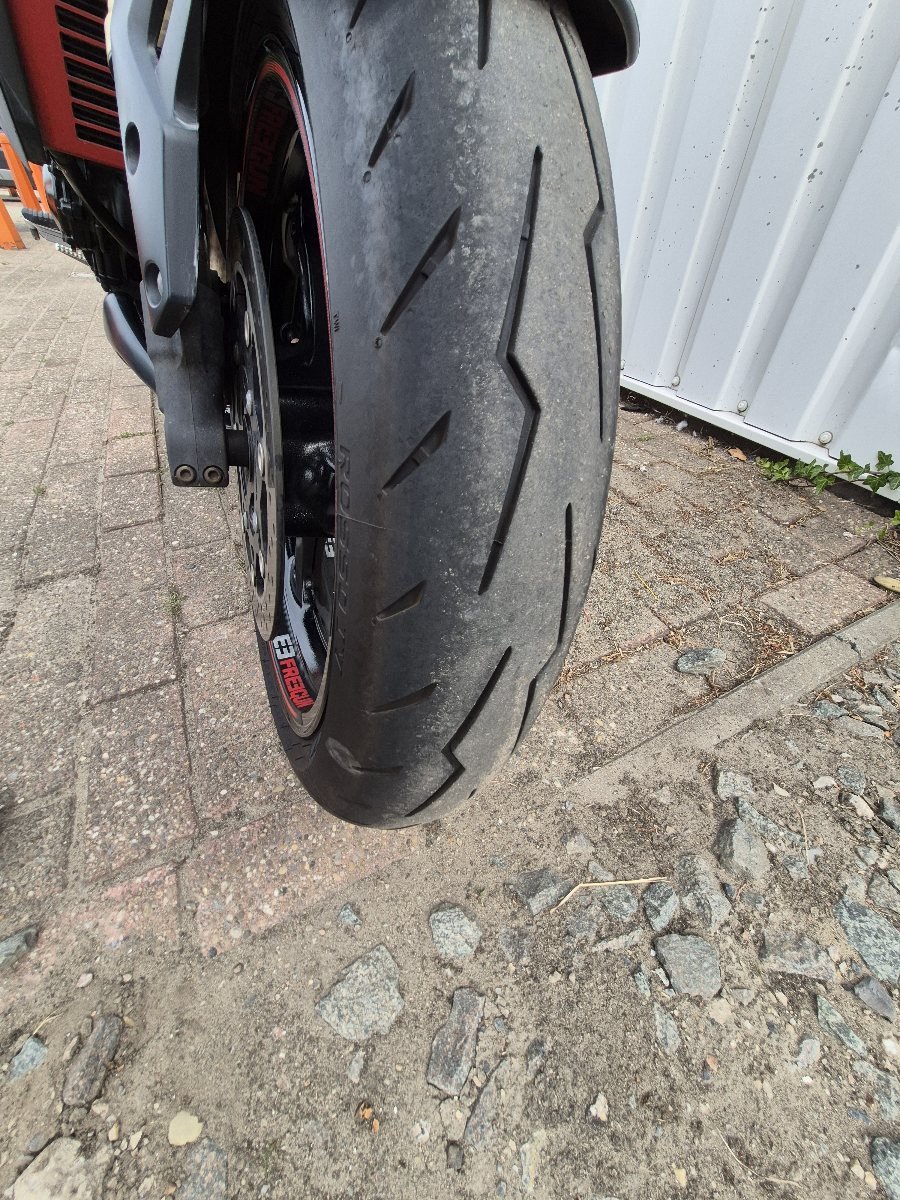 Suzuki GSR750 Freegun edition uit 2014