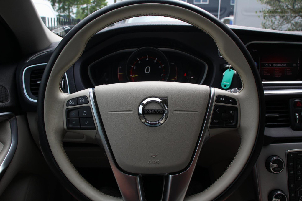 Volvo V40 2.0 t2 inscription - 122pk - leder - 17inch - navi - full led - c