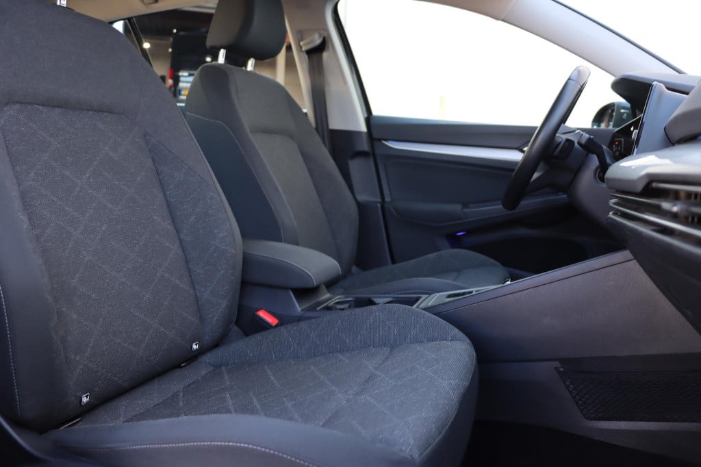 Volkswagen Golf 1.0 etsi life 110pk dsg7