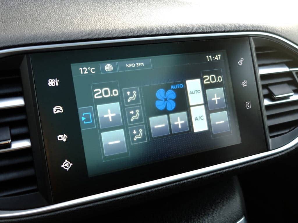 Peugeot 308 1.2 puretech 110pk blue lease | cruise control | airco | naviga
