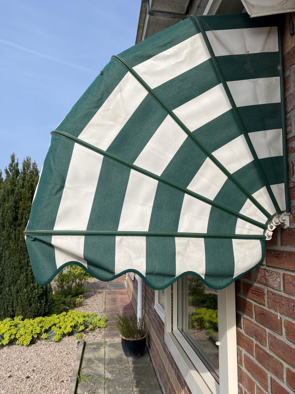 Buiten zonnewering markies