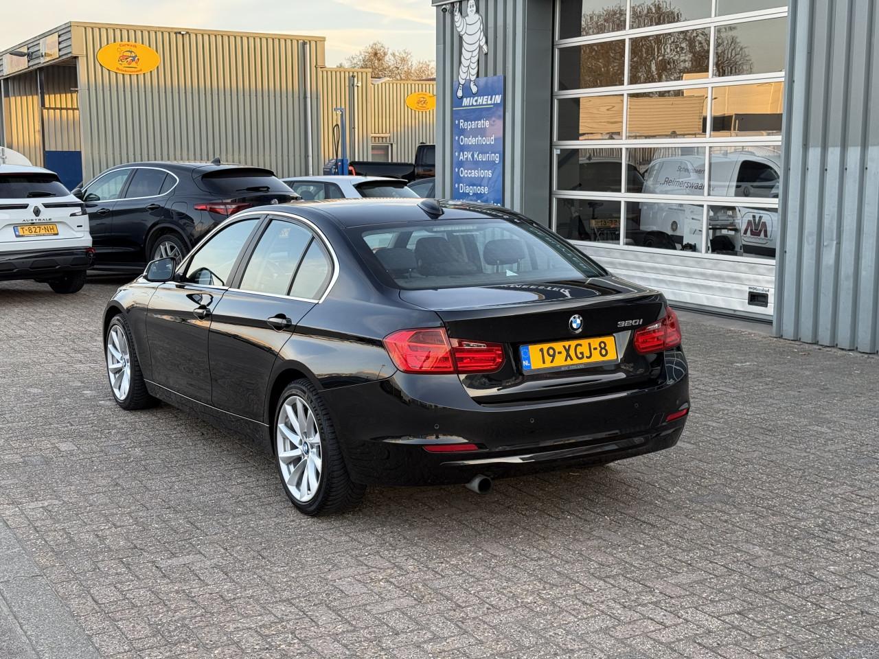BMW 3-serie - 320i High Executive