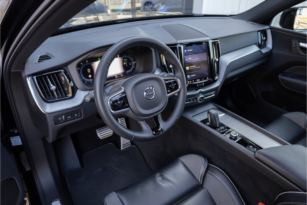 Volvo XC60 2.0 t6 plug-in awd r-design ✅facelift✅google.serv✅pano