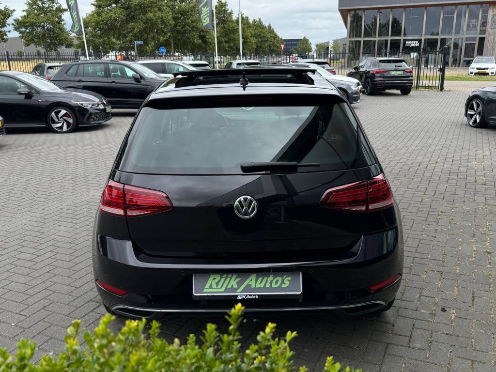 Volkswagen Golf 1.0 tsi highline * panoramadak * stoelverwarming * clima