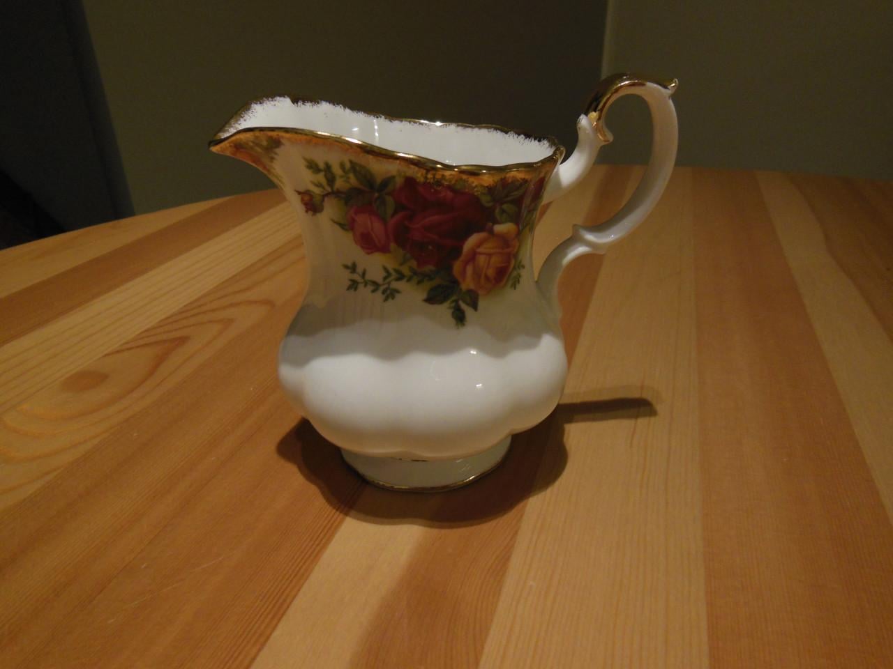 Melkkannetje groot Royal Albert