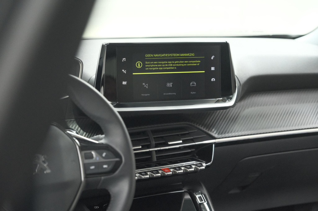 Peugeot 2008 puretech 102 allure pack | camera | apple carplay | parkeersen