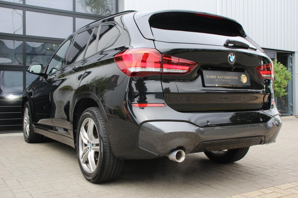 BMW X1 sdrive18i m sport - pano - leder - led - headup - navi plus - full o