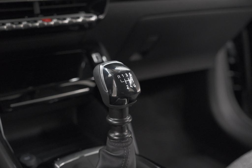 Peugeot 208 puretech 100 allure | apple carplay | parkeersensoren | climate