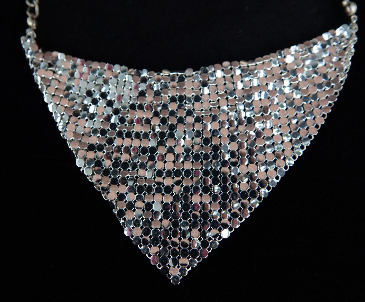 Zilverkleurige choker ketting, leuk voor feestdagen