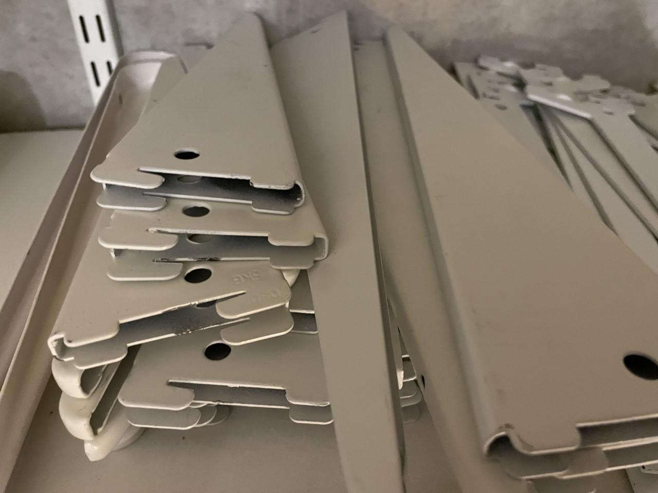 Wandrailsysteem met leggers en planken