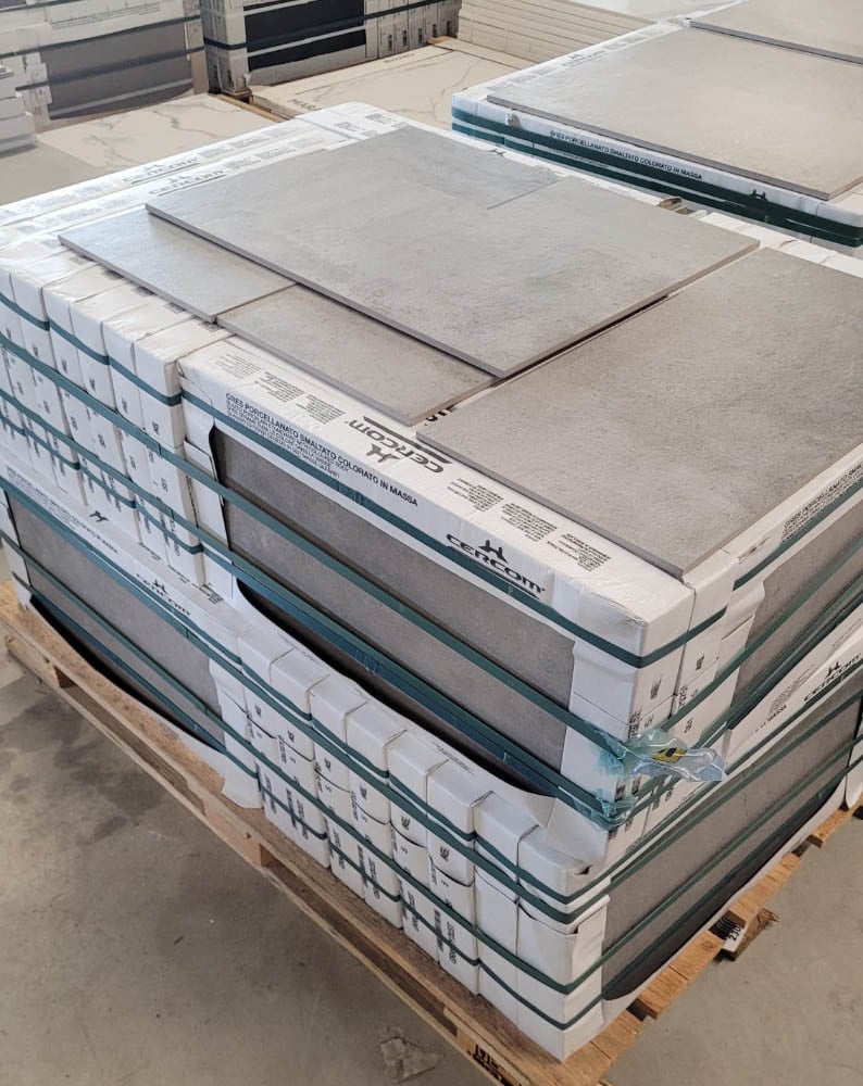 3030-310 ca 7,5 m² grijze betonlook tegels, 30x60 cm, van € 55,10/m² voor