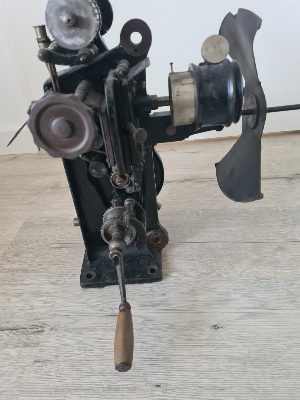Oude 36 mm filmprojector onderdeel