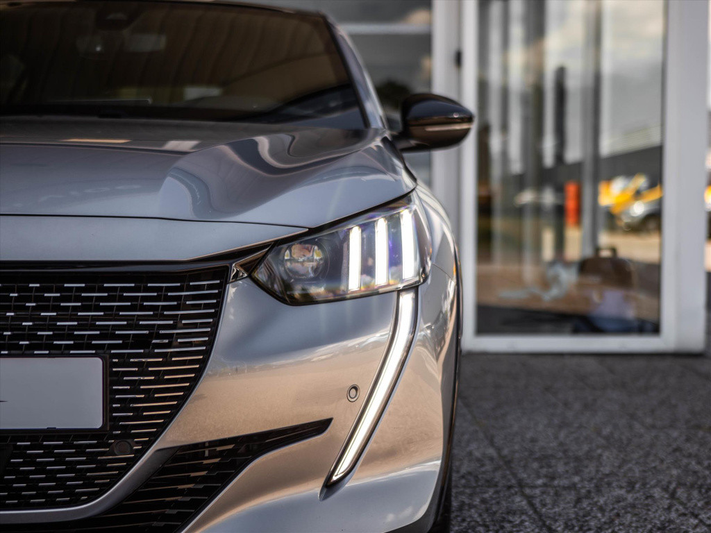 Peugeot 208 1.2 puretech 100pk gt-line automaat | panoramadak | navigatie |