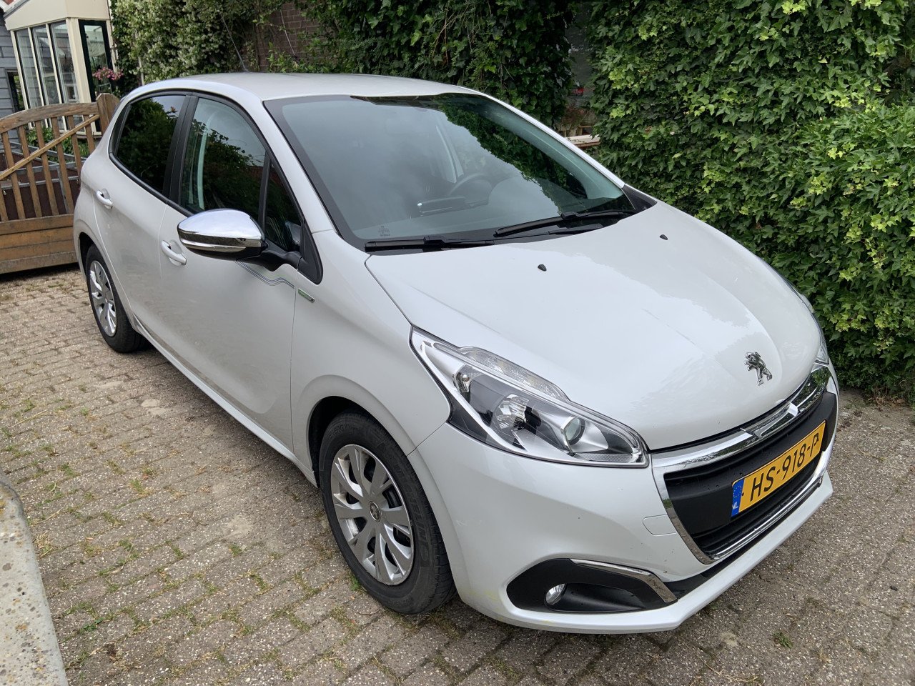 Peugeot 208  GERESERVEERD!!