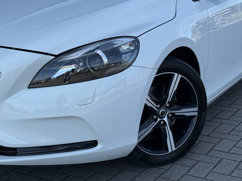 Volvo V40 1.6 t2 r-design | navi | cruise | stoelverwarming | parkeersensor