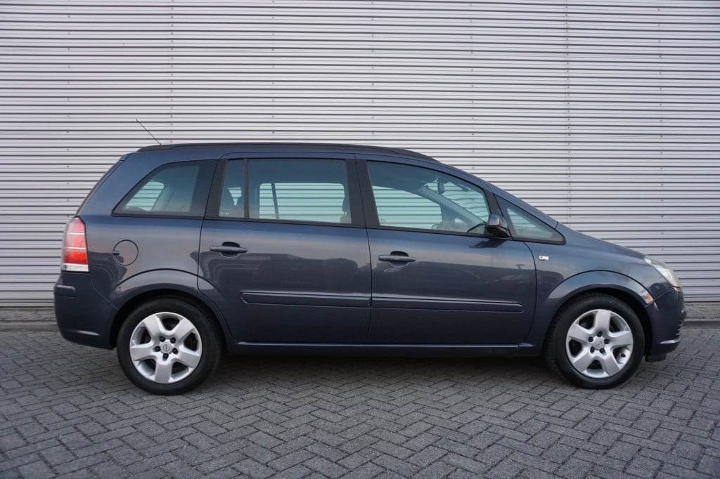 Opel Zafira 1.8 executive 7-persoosn / airco / navi / cruise / elektr. rame