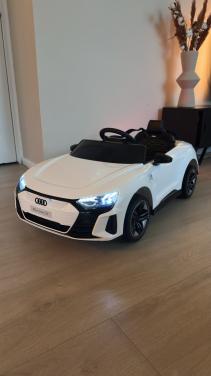 Elektrische kinderauto