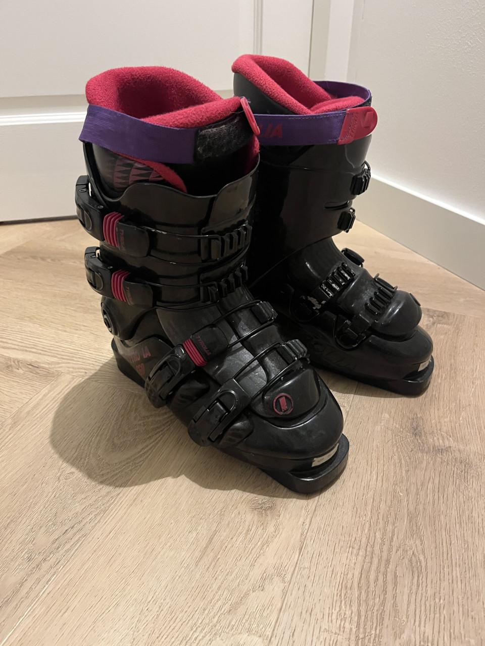 Skischoen dames Tyrolia maat 25.5 EU 39