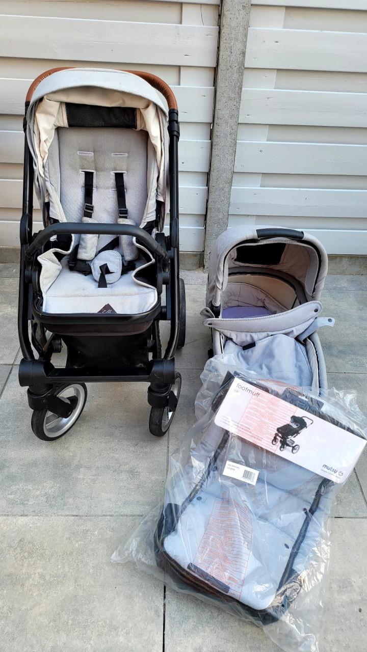Mutsy Nio kinderwagen met reiswieg en accessoires + maxi-cosi