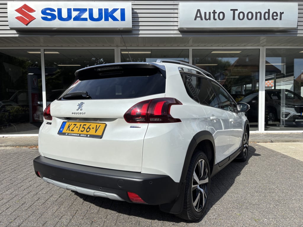 Peugeot 2008 allure 1.2-111pk/panoramadak/trekhaak