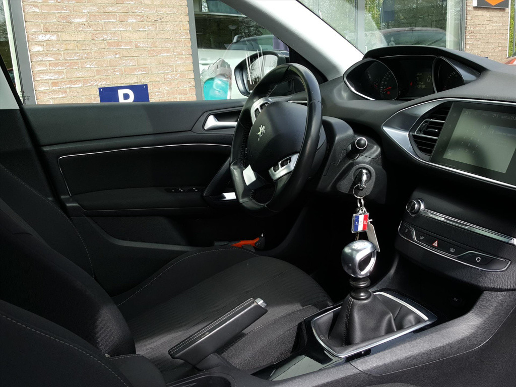 Peugeot 308 sw 1.2 pt-130pk s&s blue l. executive | navigatie | cruise & cl