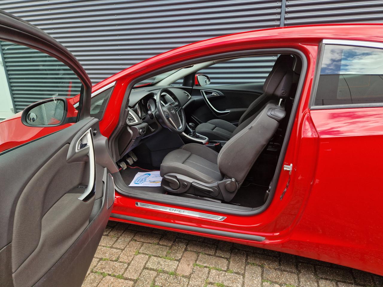 Opel Astra GTC 1.4 Turbo Sport