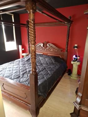 Houten Hemelbed uit, Indonesië