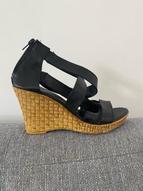 Zwarte schoen met sleehak