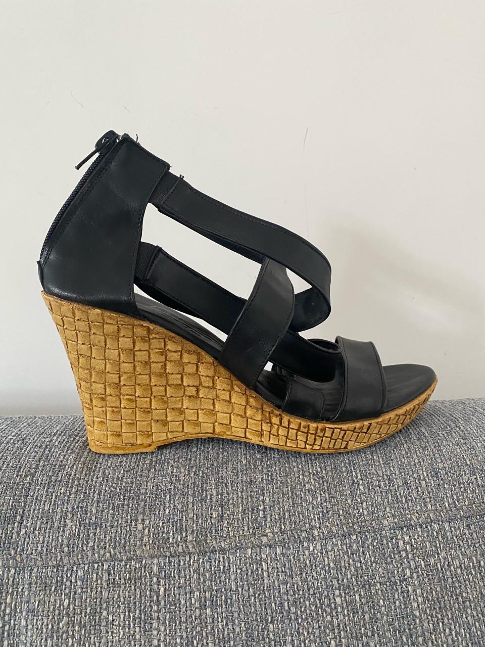 Zwarte schoen met sleehak