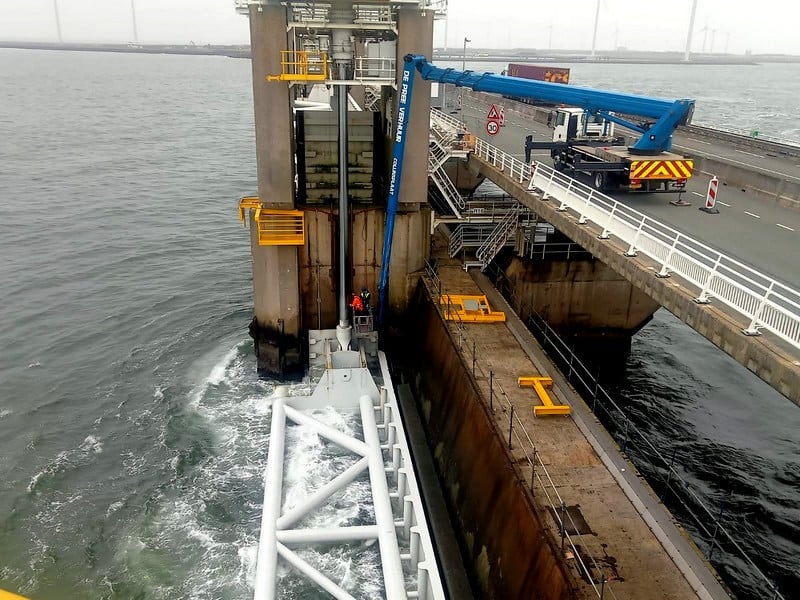 Te huur: Hoogwerker 51 meter, tevens laagwerker