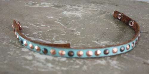 Leren armand turkooise en stenetjes gunderleder