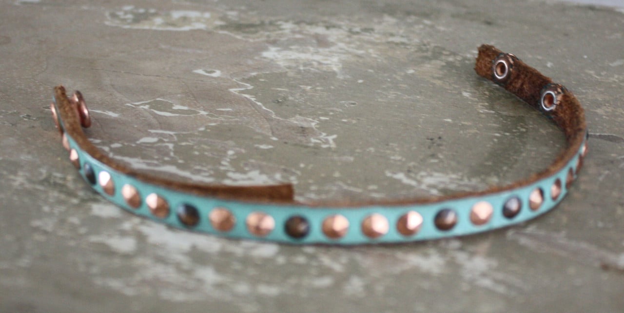 Leren armand turkooise en stenetjes gunderleder