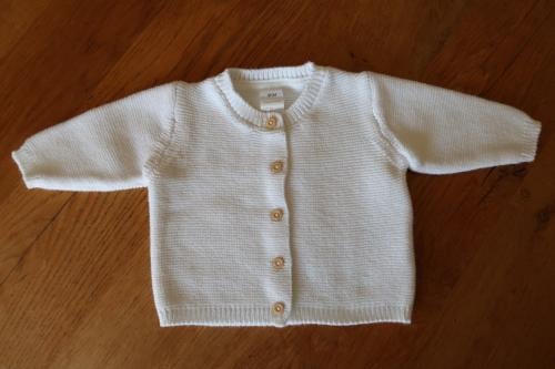 Baby vestje (H&M), wit en in maatje 50 voor €1,00.