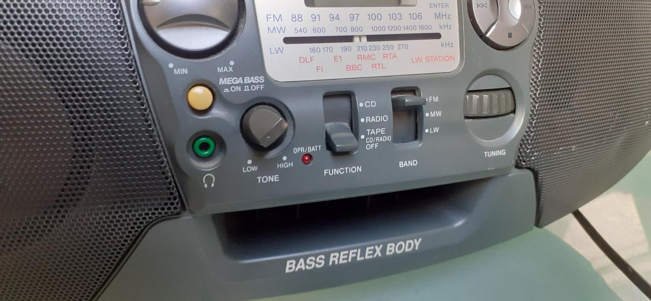 Sony draagbare radio cd cassete speler nieuw staat