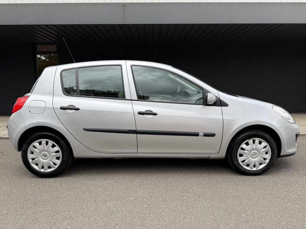 Renault Clio 1.4-16v authentique // airco // 1e eigenaar //