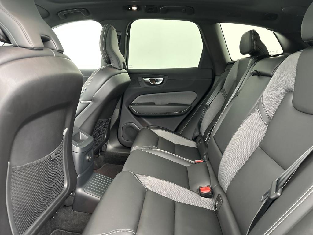 Volvo XC60 t6 398pk recharge black edition ultra| pano| luchtvering| 360 ca