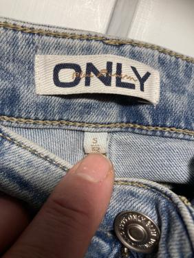 Vier broeken ongeveer de zelfde maten