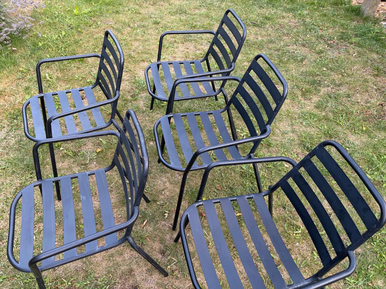 Vijf zwarte tuinstoelen Kwantum