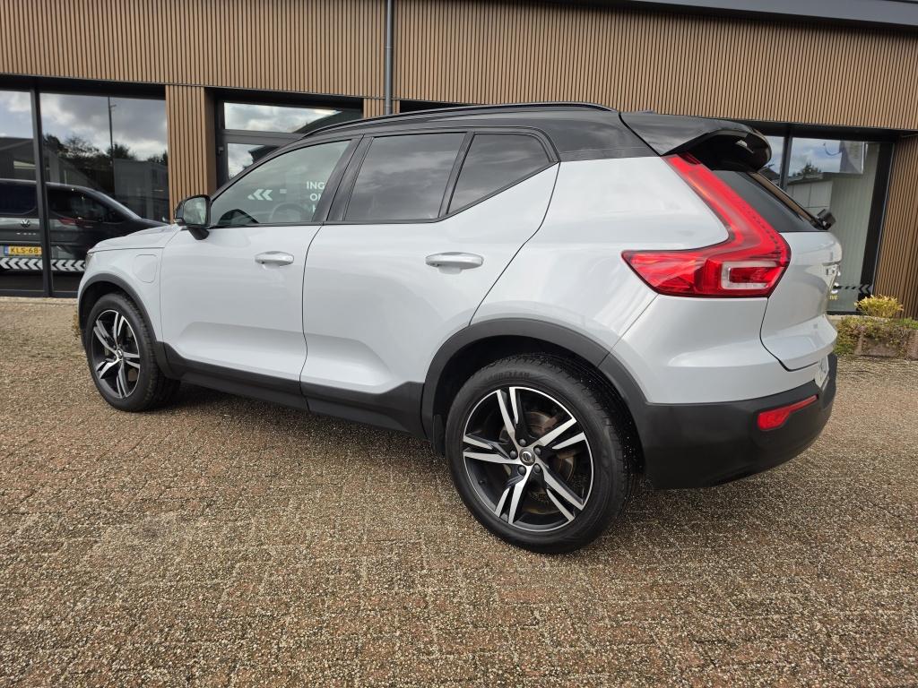 Volvo XC40 r design recharge plug-in hybrid lane assist | trekhaak | camera