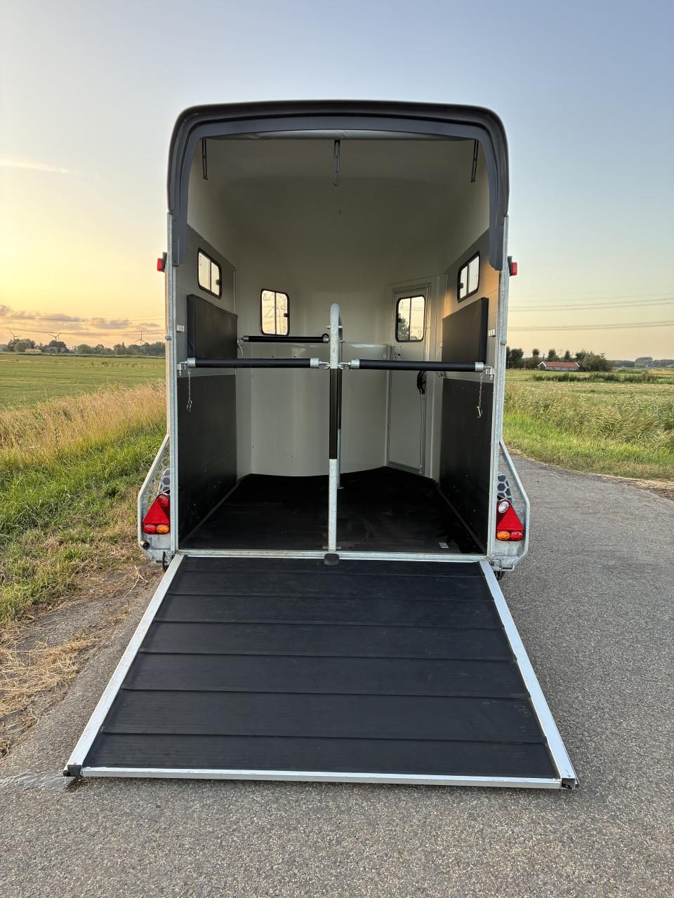 Als nieuwe  Cheval Liberte Gold 3 met zadelkamer, klep/deur en camera