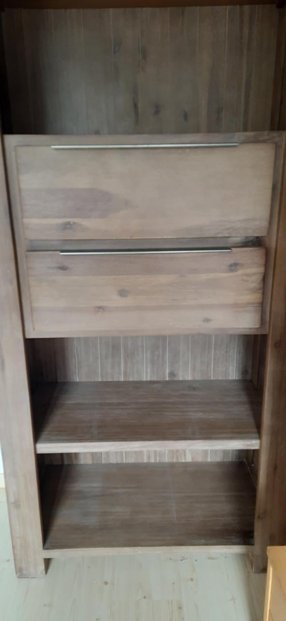Stevige houten kast