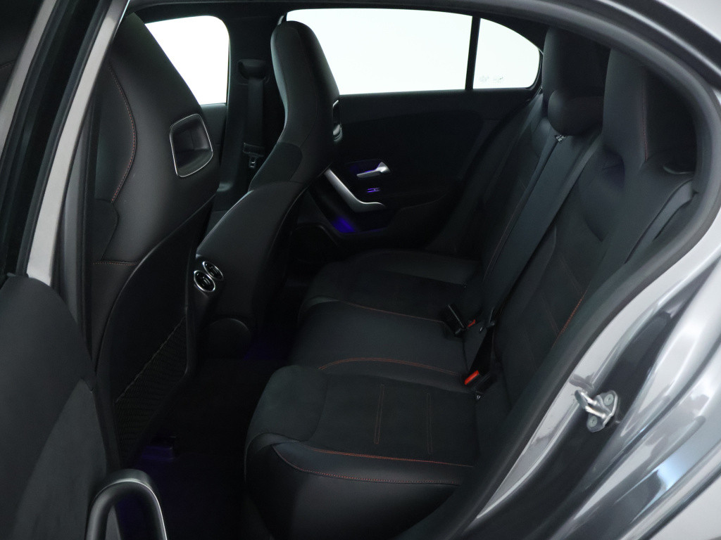 Mercedes-Benz A-Klasse 180 business solution amg | panoramadak | sfeerverli