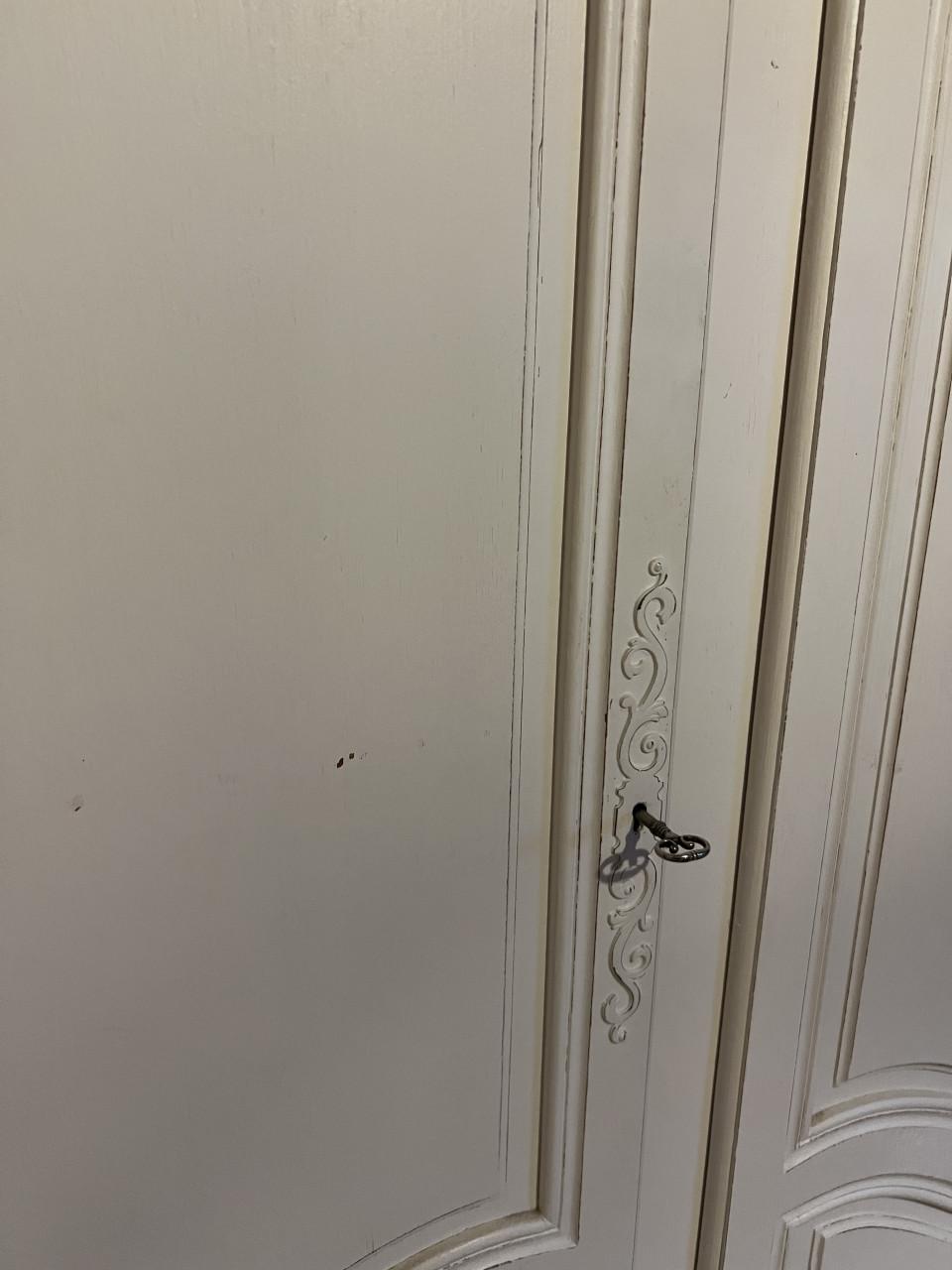 Queen ann vintage kledingkast