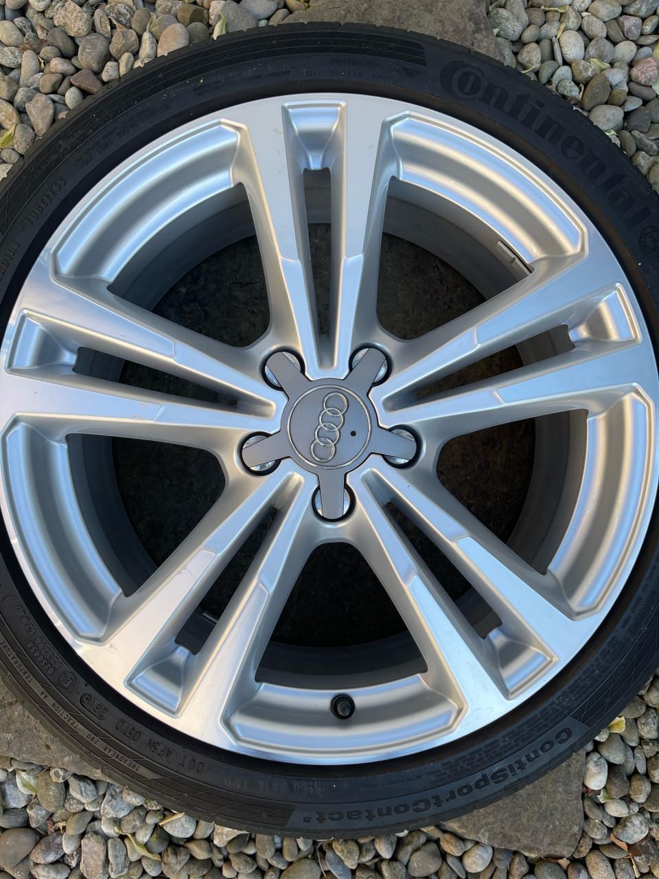 Originele Audi A3 S-line velgen 18 inch (7.5Jx18 ET51) + naafdoppen
