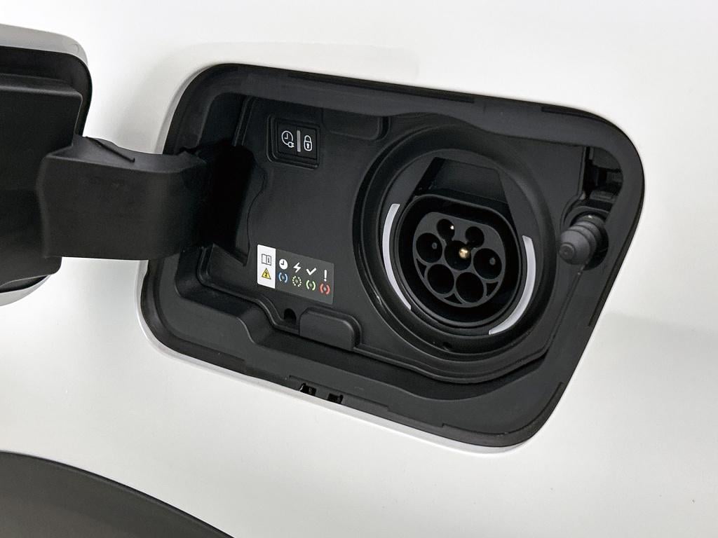 Peugeot 3008 hybrid 225 pk automaat gt | rijklaar | adaptive cruise | focal